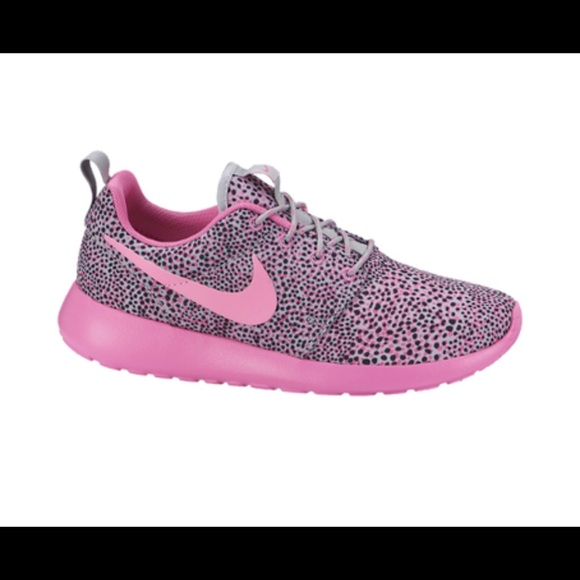 Nike Shoes - Nike Roshe Run Speckle Size 8.5